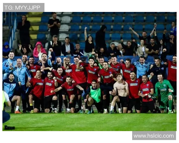 足球明星里维拉的传奇生涯与对足球的深刻影响分析